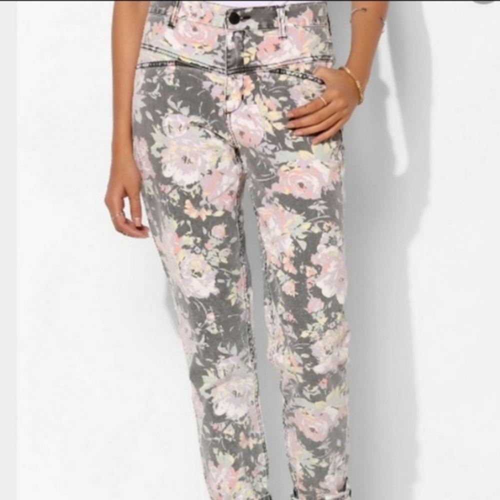 BDG High Waist Pink and Gray Floral Mom Jean 28